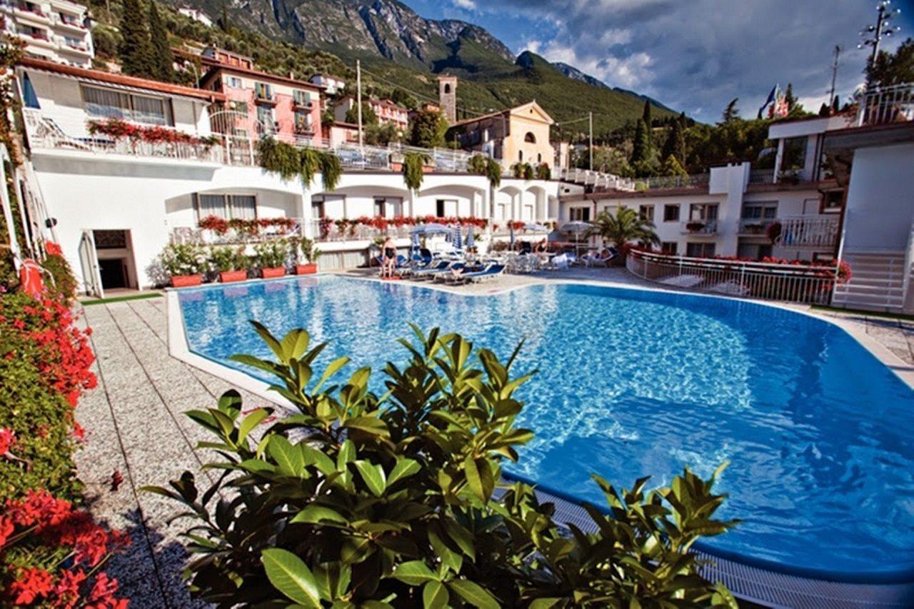 Hotel Excelsior Bay Малчезине Екстериор снимка
