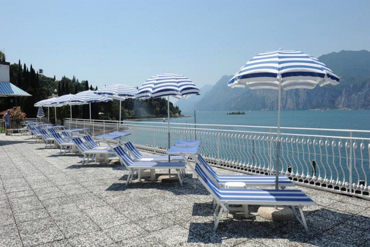 Hotel Excelsior Bay Малчезине Екстериор снимка